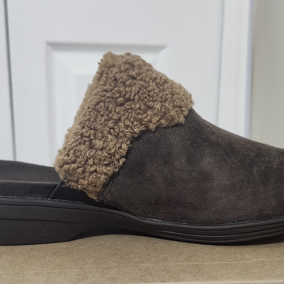 BNWT Revilalign Northridge Brown Suede Slippers Women’s 9.5 Faux Fur Cozy Clogs - Picture 9 of 16